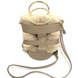 Viola d’oro beige fur bag